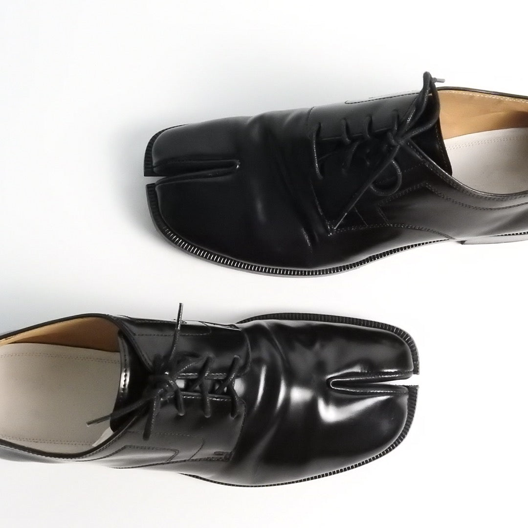 MAISON MARGIELA TABI LACE-UP DERBY
SHOES