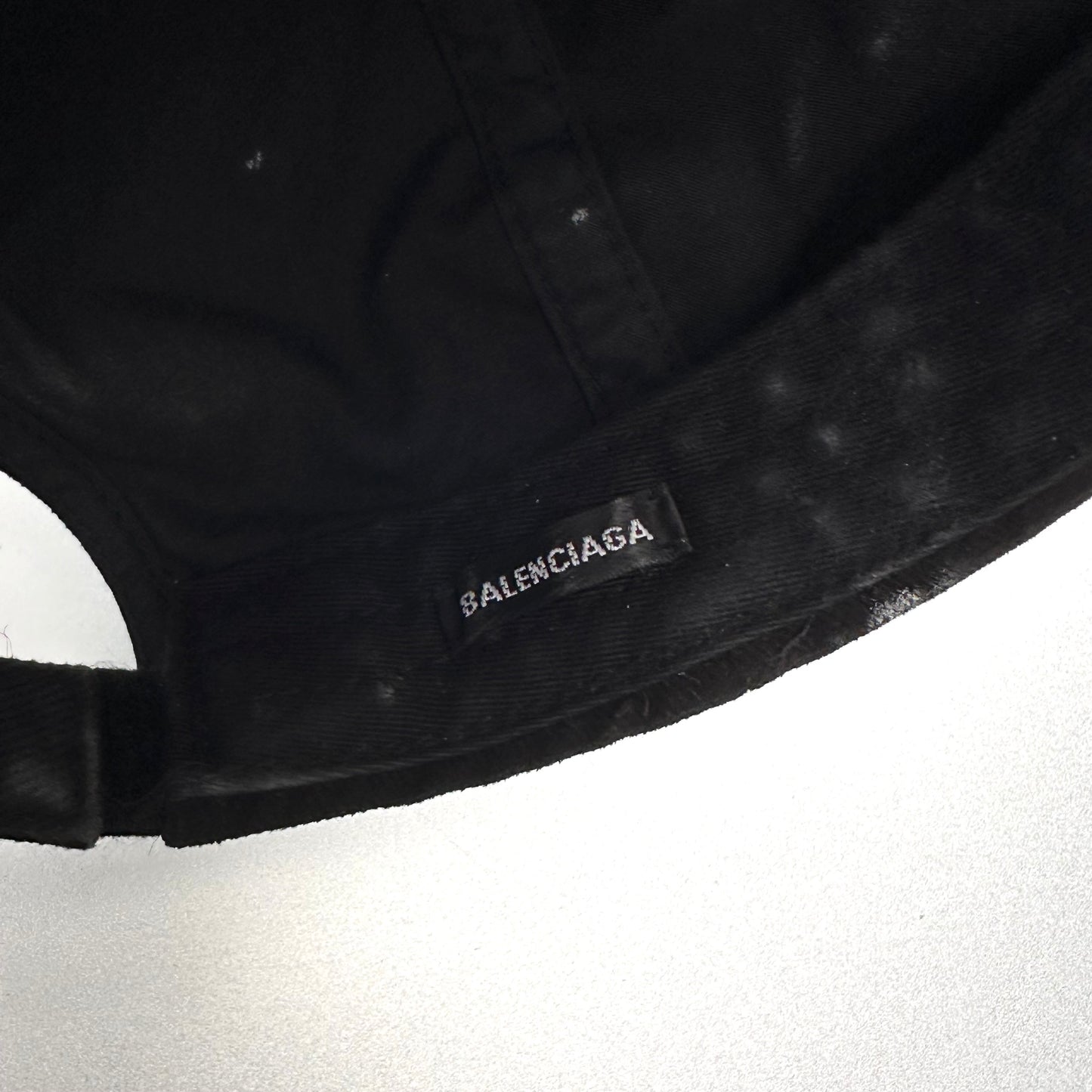 BALENCIAGA LOGO VISOR DISTRESSED CAP