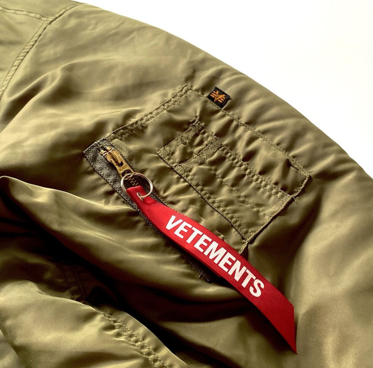 VETEMENTS X ALPHA INDUSTRIES REVERSIBLE BOMBER ETE 2017