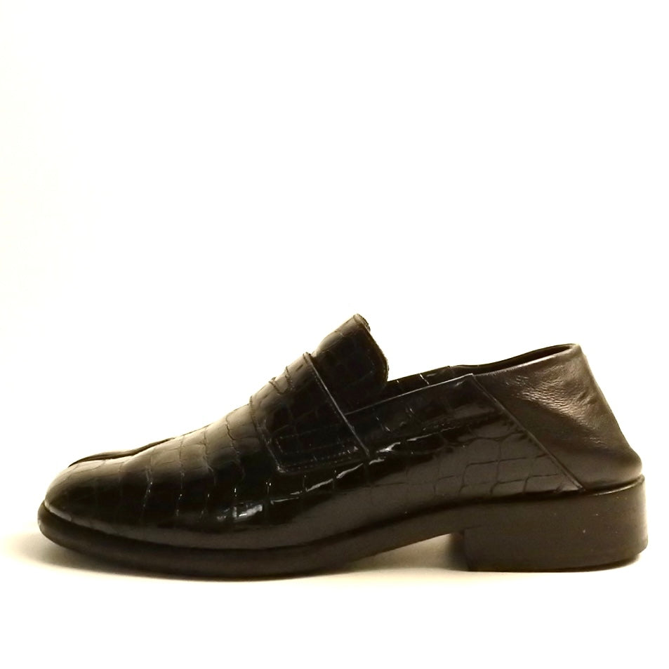 MAISON MARGIELA 22 BLACK CROC TABI LOAFERS