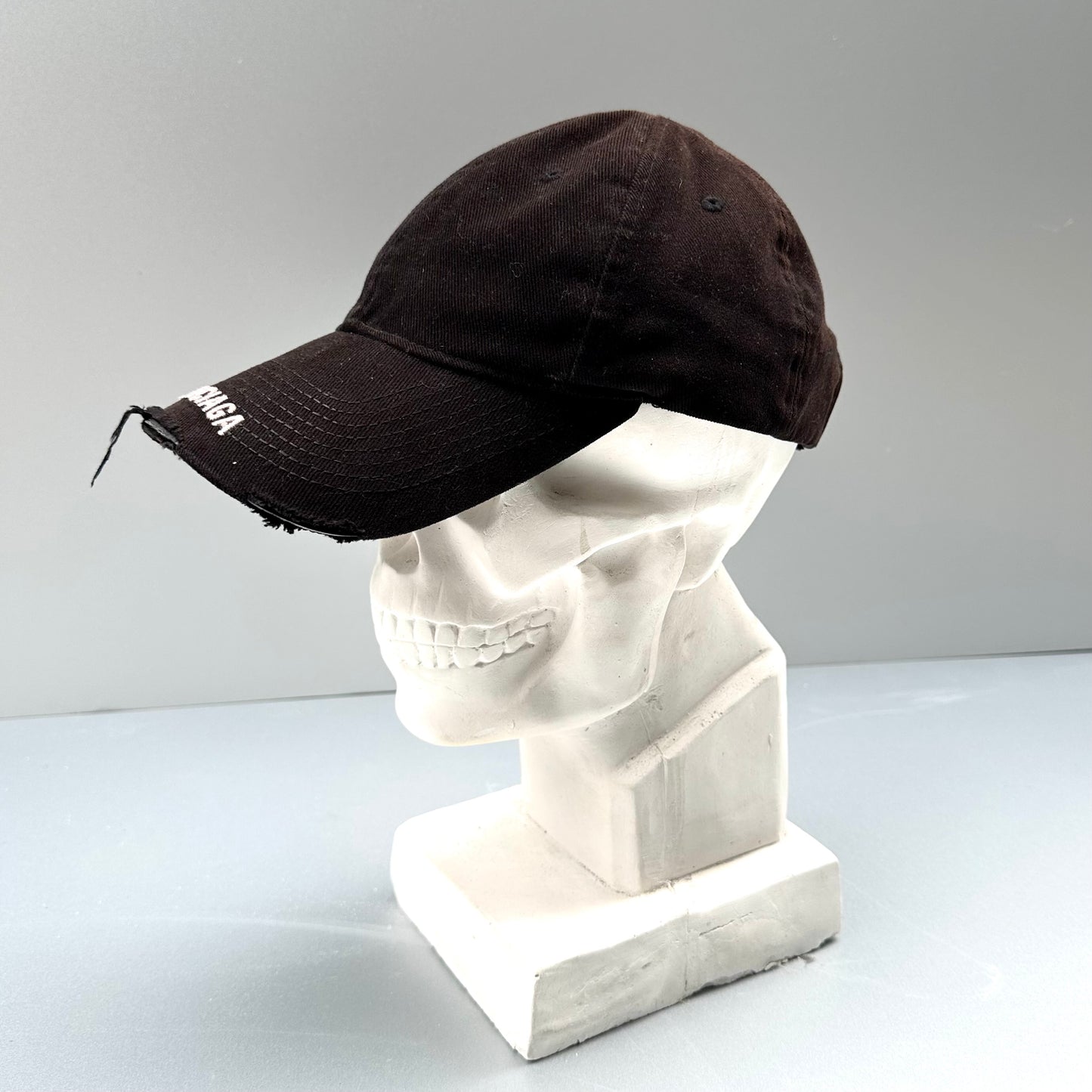 BALENCIAGA LOGO VISOR DISTRESSED CAP