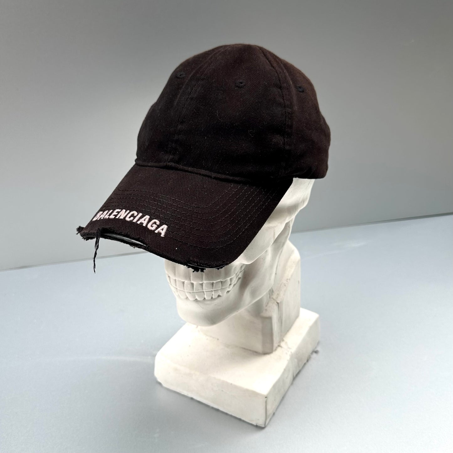 BALENCIAGA LOGO VISOR DISTRESSED CAP